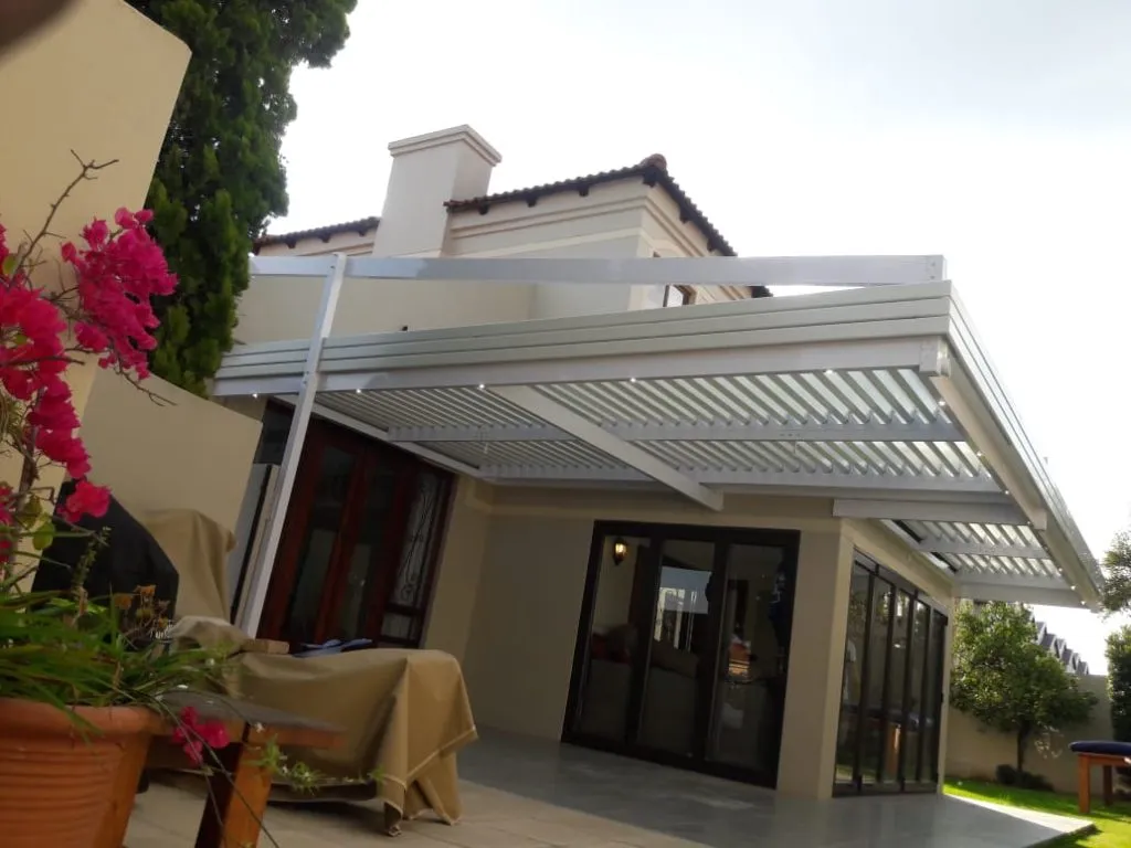 Motorised adjustable aluminium louvre roof